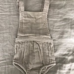 NWoT Jamie Kay Linen Overalls Romper Lt Gray 3-6M